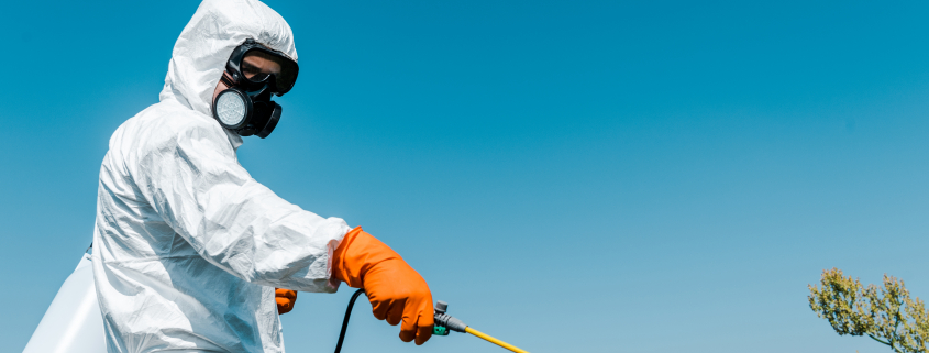 exterminator in protective uniform holding toxic spray outside - Sorglos Bauen GmbH