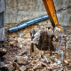 Excavator breaks old house. Freeing up space for the constructio - Sorglos Bauen GmbH